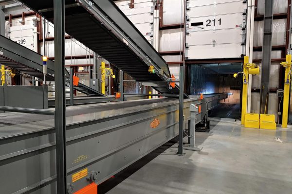 loading-adjustoveyor-in-field-2 loading-adjustoveyor-in-field-2